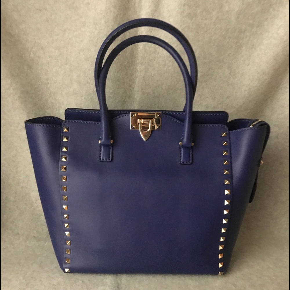 ❤️(SOLD!!!!) ❤️for $1200 Valentino Garavani Med Rckstd